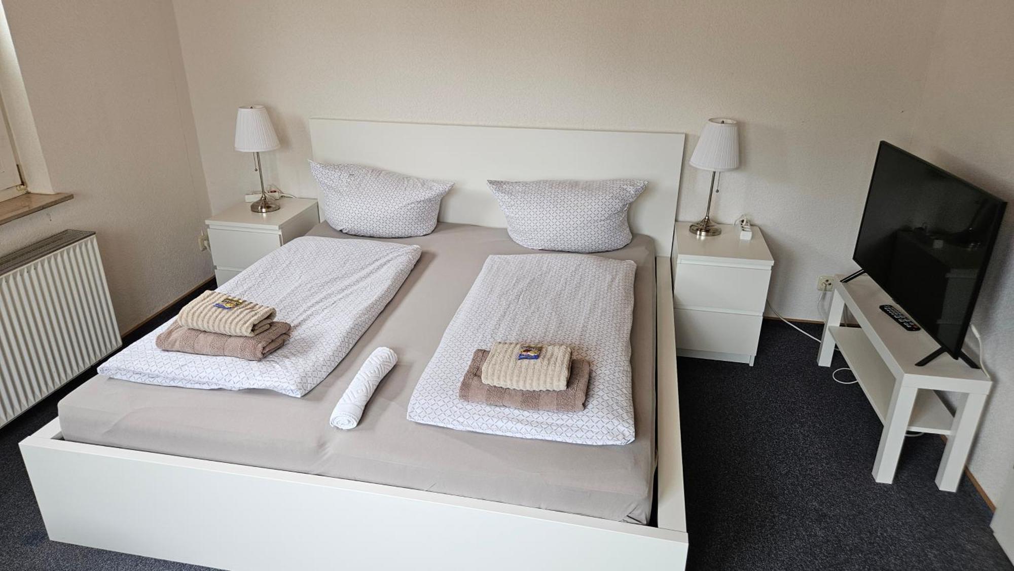 Hotel Dorfkrug Buesum - Guenstige Altbauzimmer Am Oland Exteriér fotografie