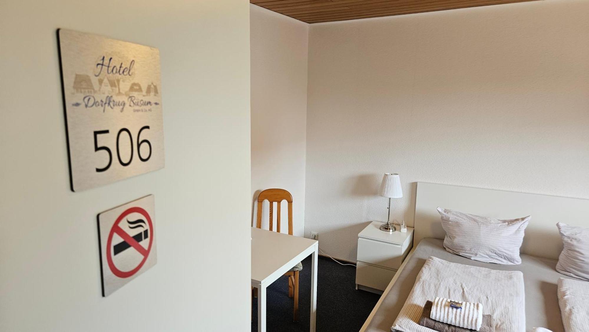 Hotel Dorfkrug Buesum - Guenstige Altbauzimmer Am Oland Exteriér fotografie
