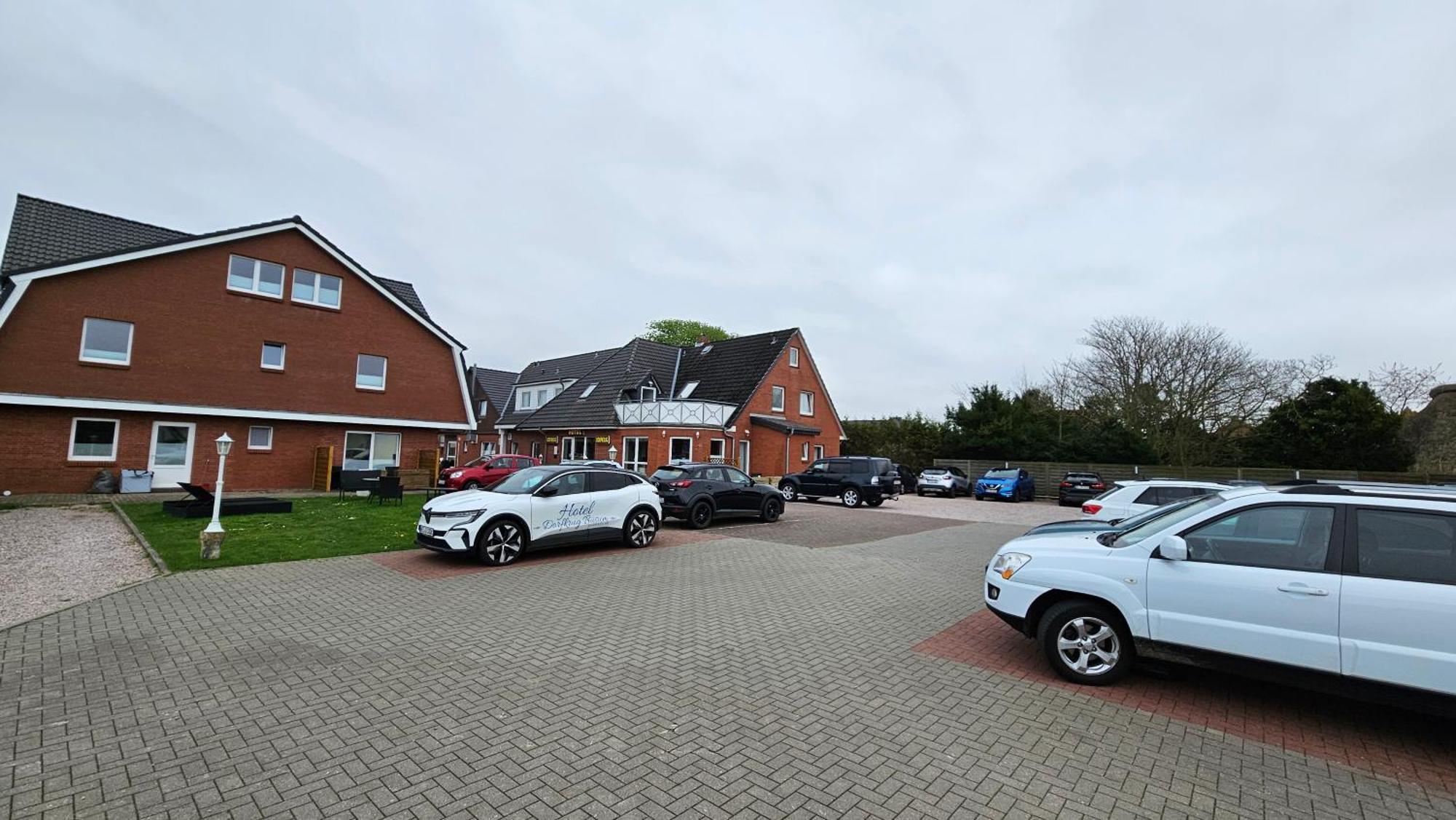 Hotel Dorfkrug Buesum - Guenstige Altbauzimmer Am Oland Exteriér fotografie
