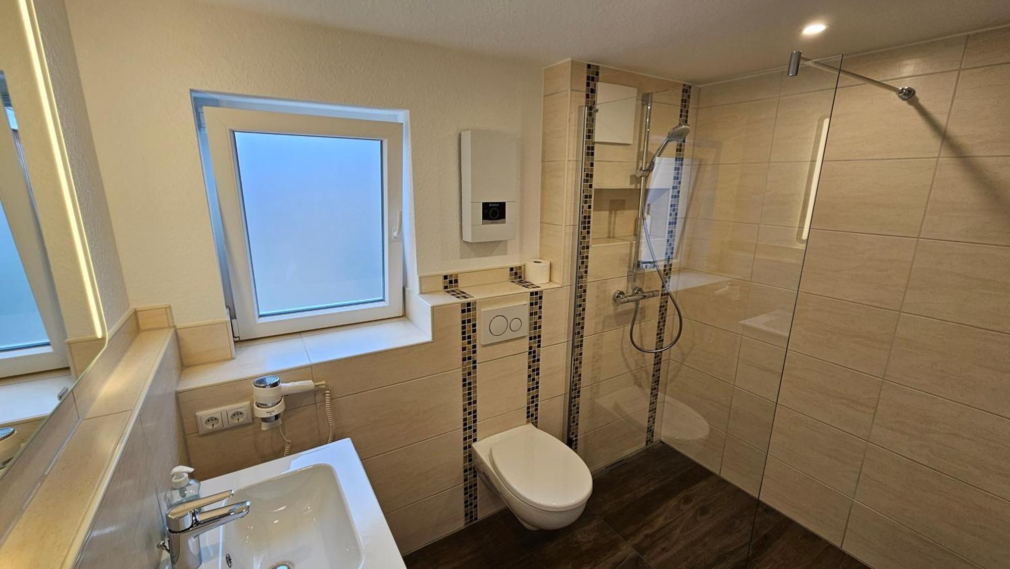 Hotel Dorfkrug Buesum - Guenstige Altbauzimmer Am Oland Exteriér fotografie