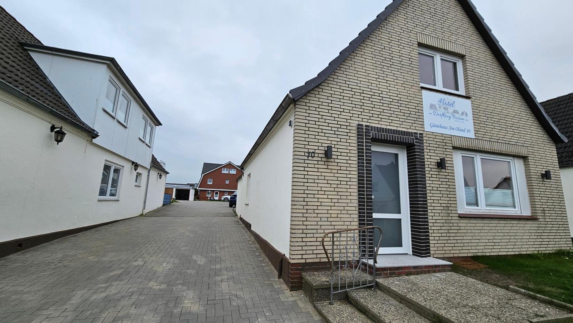 Hotel Dorfkrug Buesum - Guenstige Altbauzimmer Am Oland Exteriér fotografie