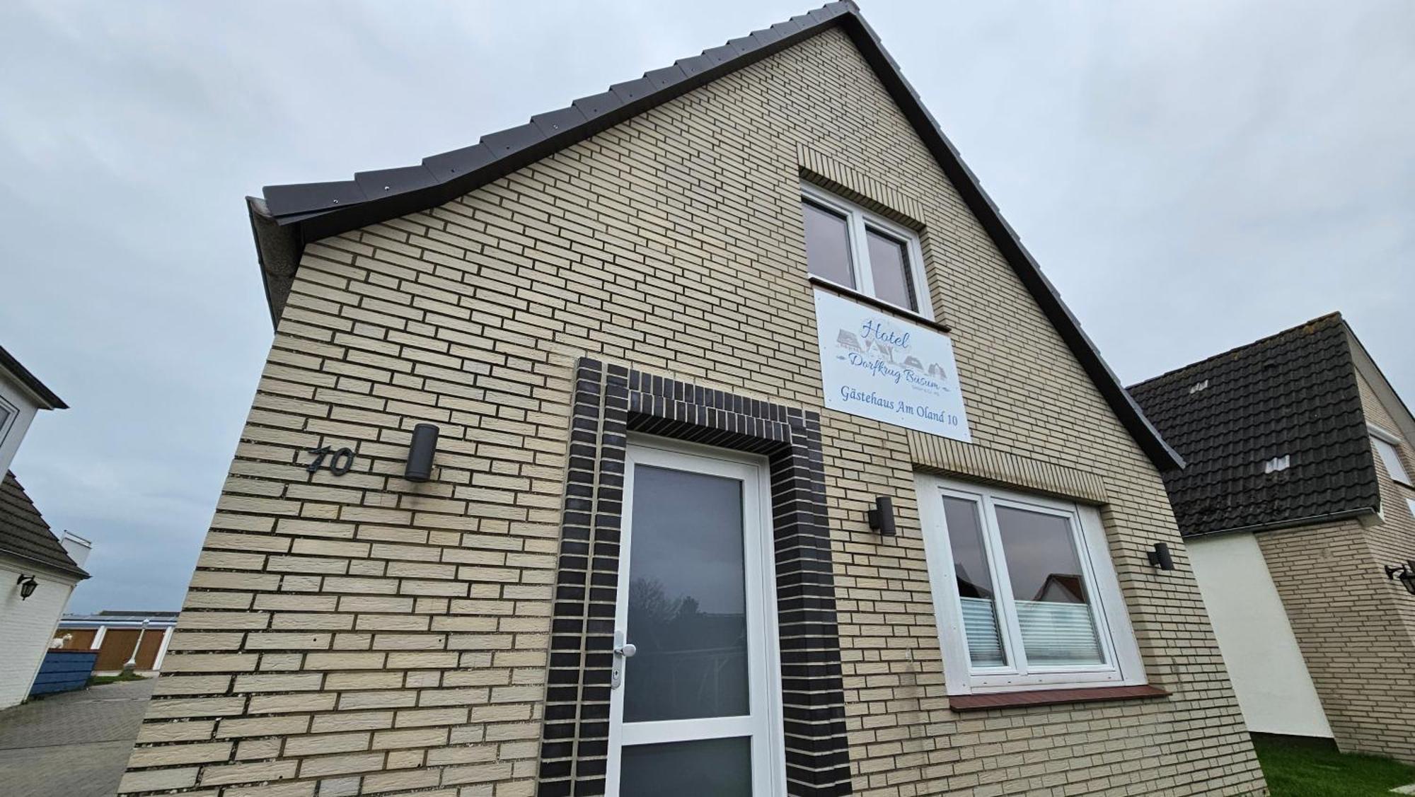 Hotel Dorfkrug Buesum - Guenstige Altbauzimmer Am Oland Exteriér fotografie