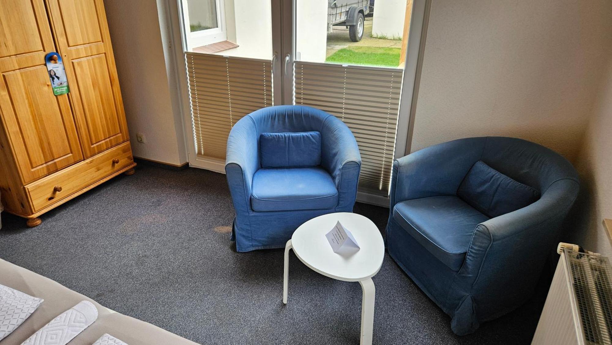 Hotel Dorfkrug Buesum - Guenstige Altbauzimmer Am Oland Pokoj fotografie
