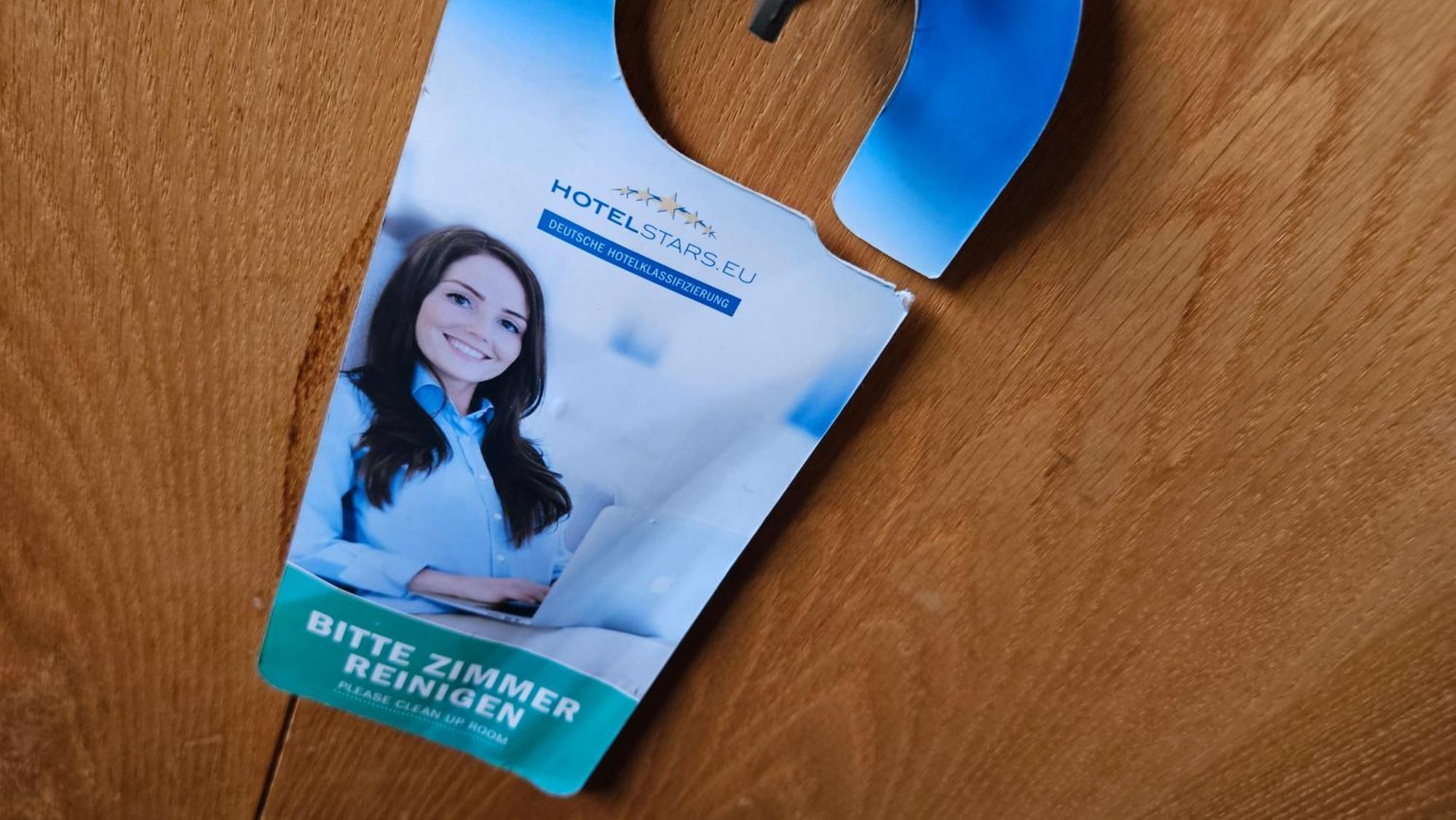 Hotel Dorfkrug Buesum - Guenstige Altbauzimmer Am Oland Pokoj fotografie