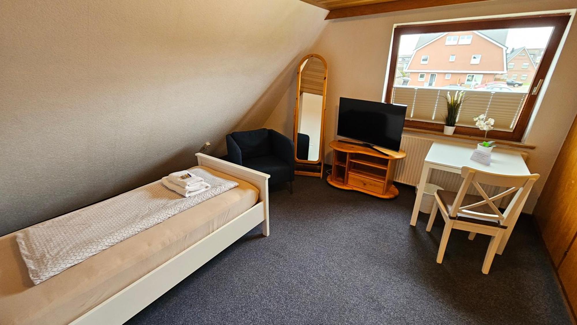 Hotel Dorfkrug Buesum - Guenstige Altbauzimmer Am Oland Pokoj fotografie